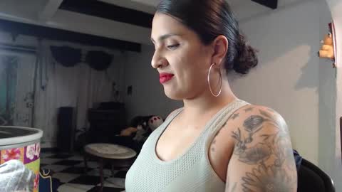 Snapshot of alix_beltran chatting on 09-26-25, 01:42 Alix online show from 09-26-25, 01:42