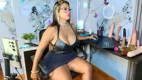 Snapshot of alixlong chatting on 07-29-26, 01:26 Alix online show from 07-29-26, 01:26