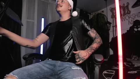 Snapshot of allanhurtss chatting on 12-24-24, 11:55 online show from 12-24-24, 11:55