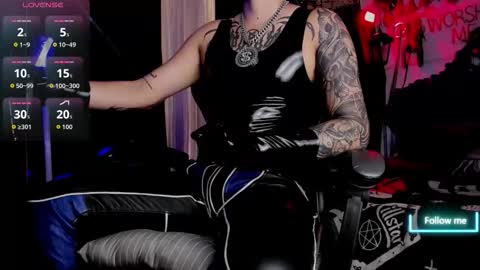 Snapshot of allanhurtss chatting on 10-24-25, 04:58 online show from 10-24-25, 04:58