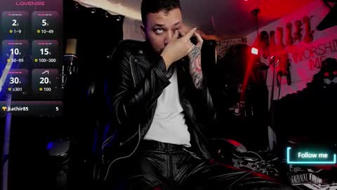 Snapshot of allanhurtss chatting on 10-31-25, 06:53 online show from 10-31-25, 06:53