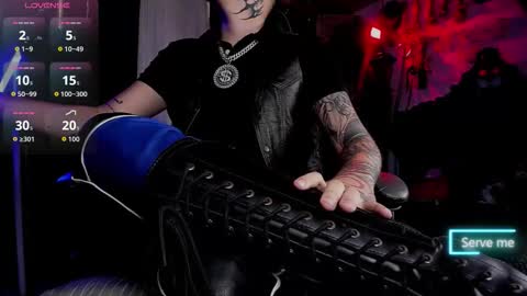 Snapshot of allanhurtss chatting on 11-15-25, 06:15 online show from 11-15-25, 06:15