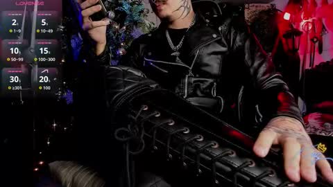 Snapshot of allanhurtss chatting on 12-17-25, 01:11 online show from 12-17-25, 01:11