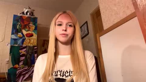 Lina online show from 10-20-25, 01:33