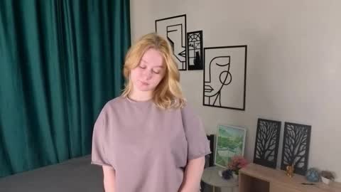 Lia online show from 03-10-26, 01:43