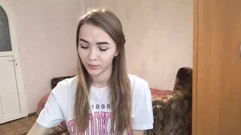 Snapshot of allegraschroeter chatting on 11-21-25, 08:35 Anna online show from 11-21-25, 08:35