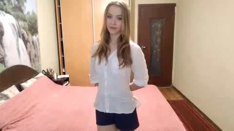 Snapshot of allegraschroeter chatting on 11-26-25, 01:12 Anna online show from 11-26-25, 01:12