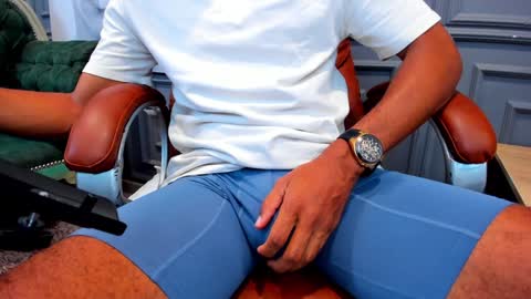 Snapshot of allessandrosantos chatting on 12-16-24, 08:48                                 Help me reach 100 likes online show from 12-16-24, 08:48