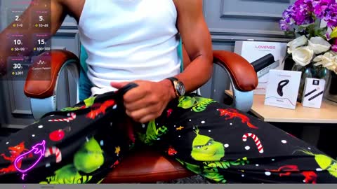 Snapshot of allessandrosantos chatting on 12-21-24, 12:49                                 Help me reach 100 likes online show from 12-21-24, 12:49