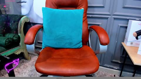 Snapshot of allessandrosantos chatting on 12-21-24, 11:45                                 Help me reach 100 likes online show from 12-21-24, 11:45