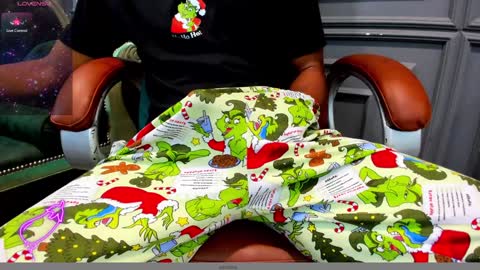 Snapshot of allessandrosantos chatting on 12-25-24, 12:37                                 Help me reach 100 likes online show from 12-25-24, 12:37