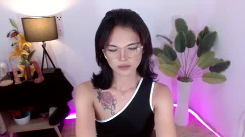 Snapshot of allhailyourmajesty chatting on 12-21-24, 07:45 allhailyourmajesty online show from 12-21-24, 07:45