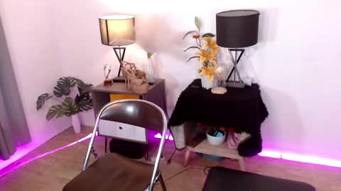 Snapshot of allhailyourmajesty chatting on 01-06-25, 07:09 allhailyourmajesty online show from 01-06-25, 07:09