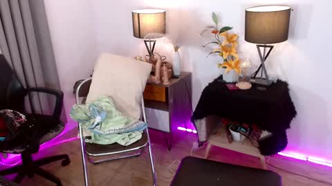 Snapshot of allhailyourmajesty chatting on 01-10-25, 06:53 allhailyourmajesty online show from 01-10-25, 06:53