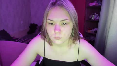 Snapshot of alli_zi chatting on 10-21-25, 08:26 Blair online show from 10-21-25, 08:26