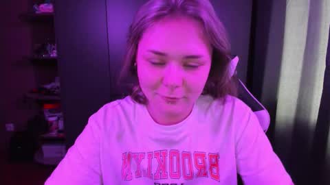 Snapshot of alli_zi chatting on 11-10-25, 05:17 Blair online show from 11-10-25, 05:17