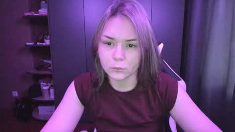 Snapshot of alli_zi chatting on 11-23-25, 01:49 Blair online show from 11-23-25, 01:49