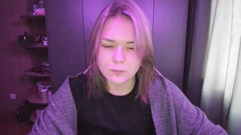 Snapshot of alli_zi chatting on 11-28-25, 05:21 Blair online show from 11-28-25, 05:21