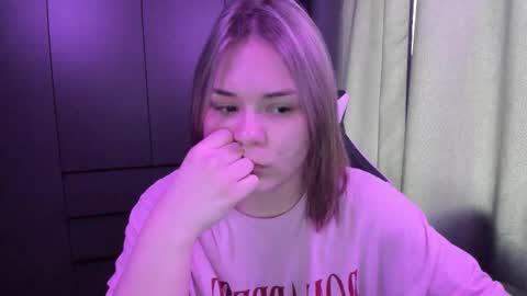 Snapshot of alli_zi chatting on 12-03-25, 08:00 Blair online show from 12-03-25, 08:00