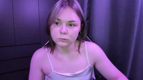 Snapshot of alli_zi chatting on 12-04-25, 05:21 Blair online show from 12-04-25, 05:21