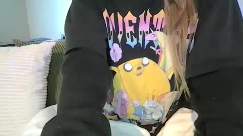 Snapshot of alliebearx chatting on 04-25-26, 03:53 alliebearx online show from 04-25-26, 03:53