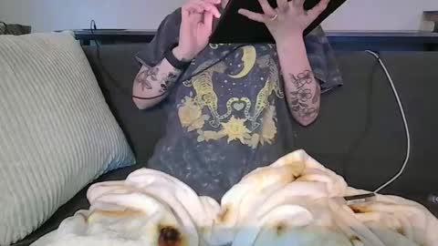 Snapshot of alliebearx chatting on 04-30-26, 02:29 alliebearx online show from 04-30-26, 02:29