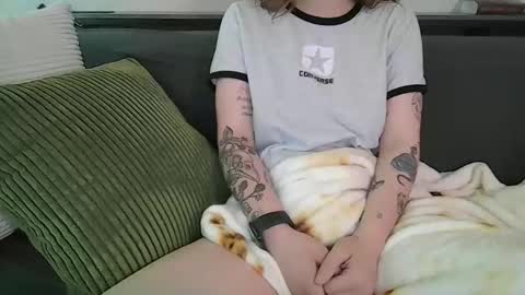 Snapshot of alliebearx chatting on 05-04-26, 02:18 alliebearx online show from 05-04-26, 02:18