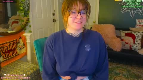 Snapshot of allieberrybb chatting on 12-09-24, 01:45  bb  online show from 12-09-24, 01:45