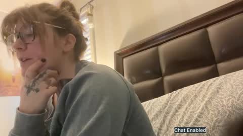 Snapshot of allieberrybb chatting on 12-16-24, 02:16  bb  online show from 12-16-24, 02:16