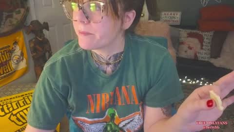 Snapshot of allieberrybb chatting on 12-23-24, 03:18  bb  online show from 12-23-24, 03:18