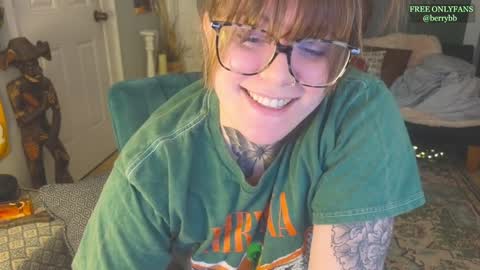 Snapshot of allieberrybb chatting on 12-26-24, 03:06  bb  online show from 12-26-24, 03:06