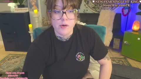 Snapshot of allieberrybb chatting on 01-01-25, 05:33  bb  online show from 01-01-25, 05:33