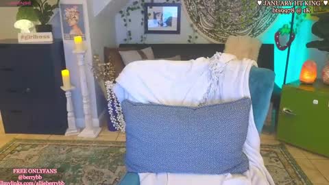 Snapshot of allieberrybb chatting on 01-06-25, 10:24  bb  online show from 01-06-25, 10:24