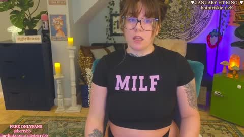 Snapshot of allieberrybb chatting on 01-15-25, 03:29  bb  online show from 01-15-25, 03:29