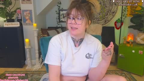 Snapshot of allieberrybb chatting on 01-17-25, 05:42  bb  online show from 01-17-25, 05:42
