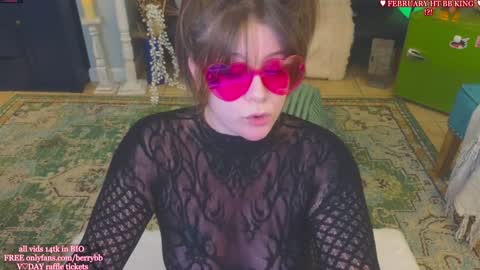 Snapshot of allieberrybb chatting on 02-05-25, 04:16  bb  online show from 02-05-25, 04:16