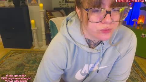 Snapshot of allieberrybb chatting on 02-11-25, 01:51  bb  online show from 02-11-25, 01:51