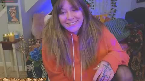 Snapshot of allieberrybb chatting on 10-11-25, 02:11  bb  online show from 10-11-25, 02:11