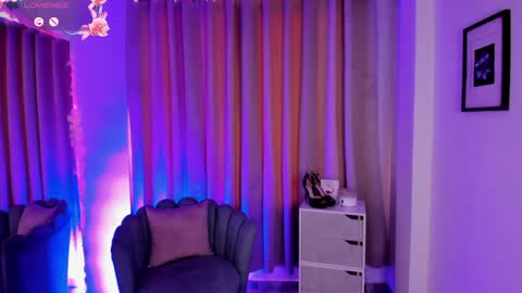 Snapshot of allison_alahia chatting on 01-26-25, 07:20 Allison online show from 01-26-25, 07:20