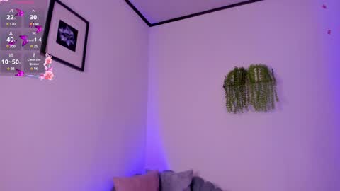 Snapshot of allison_alahia chatting on 02-24-25, 01:02 Allison online show from 02-24-25, 01:02