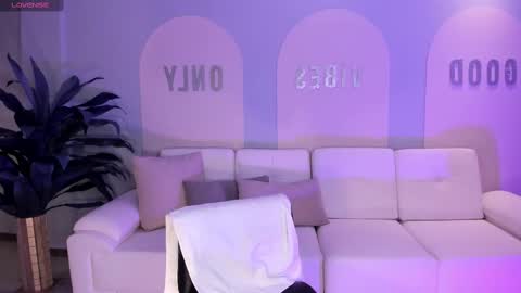 Snapshot of allisonrogersx chatting on 03-02-25, 05:14 Allison Rogers online show from 03-02-25, 05:14