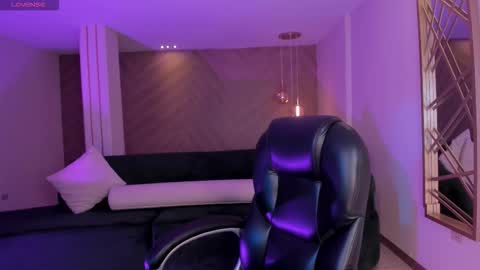 Snapshot of allisonrogersx chatting on 11-25-25, 02:33 Allison Rogers online show from 11-25-25, 02:33