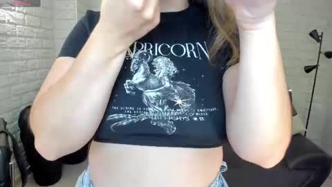 Snapshot of allisonrogersx chatting on 07-02-26, 10:32 Allison Rogers online show from 07-02-26, 10:32