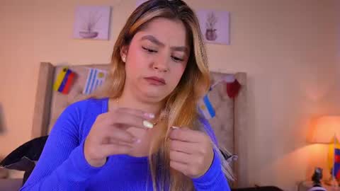 Snapshot of allisson_m chatting on 07-17-26, 12:01 allisson online show from 07-17-26, 12:01
