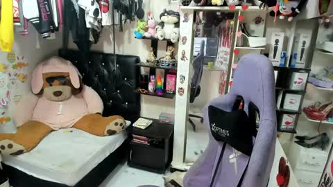 Snapshot of allsson_miller chatting on 04-21-26, 01:42 allsson_miller online show from 04-21-26, 01:42
