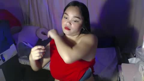 Snapshot of alluring_bobbies chatting on 02-25-26, 05:00 dhiharu online show from 02-25-26, 05:00