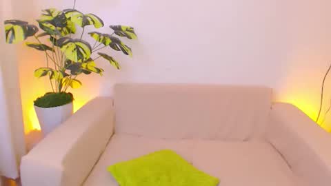 Snapshot of alluring_brianna08 chatting on 05-06-26, 05:03 Brianna online show from 05-06-26, 05:03