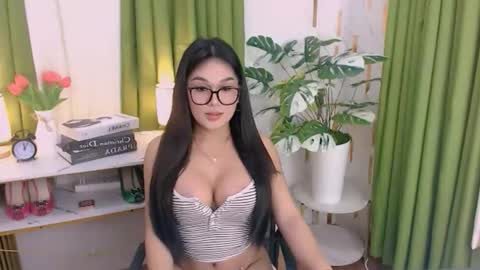 Snapshot of alluring_brianna08 chatting on 05-20-26, 04:35 Brianna online show from 05-20-26, 04:35