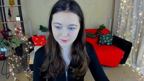 Snapshot of alluringeyess chatting on 12-14-25, 05:18 alluringeyess online show from 12-14-25, 05:18