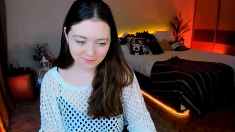 Snapshot of alluringeyess chatting on 12-19-25, 05:09 alluringeyess online show from 12-19-25, 05:09